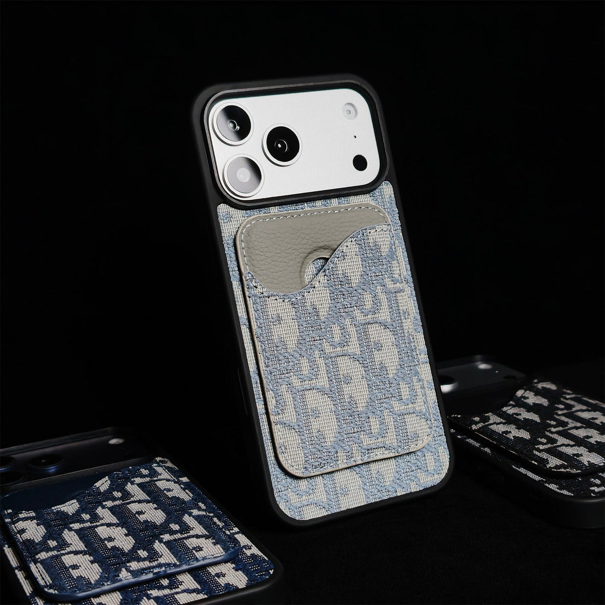 DD LIGHT BLUE MONOGRAM WITH MAGSAFE CARDHOLDER - foto 3